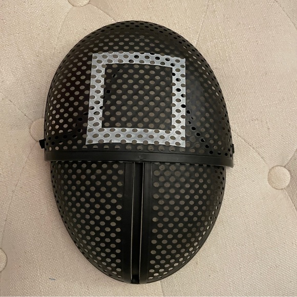 NWT Squid game costume Square Soldier full costume unisex M - Picture 3 of 5